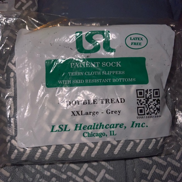 NON SKID GREY HOSPITAL TRAVEL SLIPPER SOCKS. SIZE XXL - Picture 4 of 4